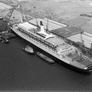 Ships - Shipping - Queen Elizabeth II - May 1982 The QE2 at Southampton