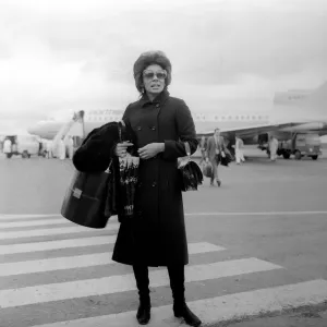 Shirley Bassey arriving at Newcastle Airport on 30th April 1971 Shirley Bassey arriving at Newcastle Airport on 30th April 1971