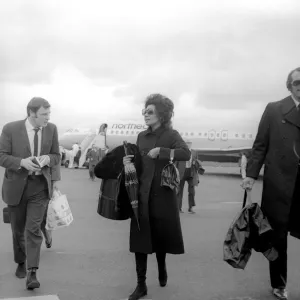 Shirley Bassey arriving at Newcastle Airport on 30th April 1971 Shirley Bassey arriving at Newcastle Airport on 30th April 1971