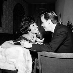 Shirley Bassey, the dynamic singer from Tiger Bay, is to marry film director Kenneth Hume