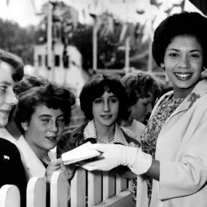 Shirley Bassey sign autographs at the All Star Gala opening of Battersea Festival Gardens Shirley Bassey sign autographs at the All Star Gala opening of Battersea Festival Gardens