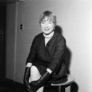 Shirley MacLaine, pictured at London Heathrow Airport, 21st August 1960