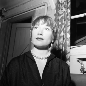 Shirley MacLaine, pictured at London Heathrow Airport, 21st August 1960