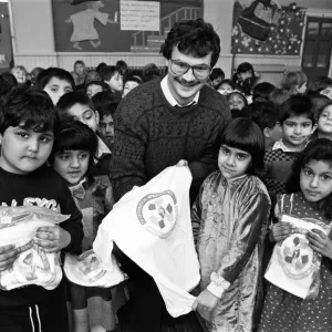 Memory Lane Print: Kirklees Children Clean Up 1990 Memory Lane Print: Kirklees Children Clean Up 1990