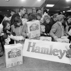Shoppers buying Cabbage Patch Dolls at Hamleys, London toy store. 3rd December 1983 Shoppers buying Cabbage Patch Dolls at Hamleys, London toy store. 3rd December 1983