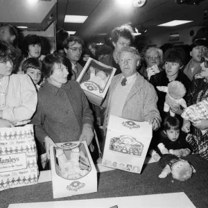 Shoppers buying Cabbage Patch Dolls at Hamleys, London toy store. 3rd December 1983 Shoppers buying Cabbage Patch Dolls at Hamleys, London toy store. 3rd December 1983
