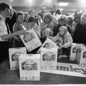 Shoppers buying Cabbage Patch Dolls at Hamleys, London toy store. 3rd December 1983 Shoppers buying Cabbage Patch Dolls at Hamleys, London toy store. 3rd December 1983