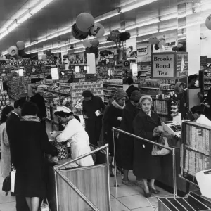Shoppers at Cardiff Supermarket, 16th May 1963 Print (01056) Shoppers at Cardiff Supermarket, 16th May 1963 Print (01056)