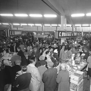Shoppers queueing to buy their vegetables in readiness for Christmas at Coventry retail