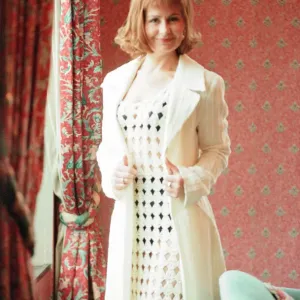 Sian Lloyd, Meteorologa del tempo, 25 aprile 1997. Caratteristiche della moda dell'abbigliamento.