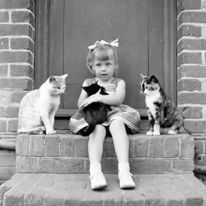 Frères et sœurs, Helen (3) et Paul Burrows (9) de Waterloo, Londres.