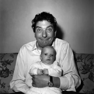 Sid Field with baby. September 1948 O14844