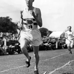 Sidney Wooderson winning the Lyons Sports Mile with a time of 4 minutes 19 seconds Sidney Wooderson winning the Lyons Sports Mile with a time of 4 minutes 19 seconds