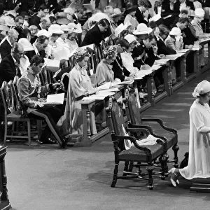 Silver Jubilee celebration. The Queen reading a prayer in Westminster Abbey