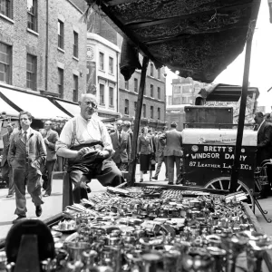 Silversmith stall during the down to earth market in Leather Lane in Holborn. Circa 1954 Silversmith stall during the down to earth market in Leather Lane in Holborn. Circa 1954