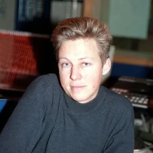 SIMON MAYO, DJ, SITTING IN RADIO RECORDING STUDIOS - JANUARY 1991 SIMON MAYO, DJ, SITTING IN RADIO RECORDING STUDIOS - JANUARY 1991