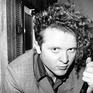 Simply Red alias Mick Hucknell the singer Dbase msi