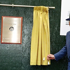 Singer Elton John unveils a plaque to mark the start of work on the AIDS clinic centre at