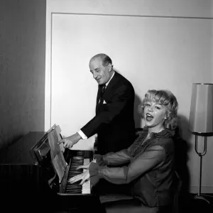 Kathy Kirby with Bert Ambrose, November 1963 Print Kathy Kirby with Bert Ambrose, November 1963 Print