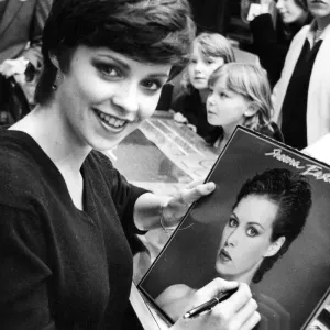 Sheena Easton Signs Copies of Record Print 27 January 1981 Sheena Easton Signs Copies of Record Print 27 January 1981