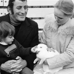 Singer Tony Bennett with his daughter Joanna and wife Sandra at London Zoo Singer Tony Bennett with his daughter Joanna and wife Sandra at London Zoo