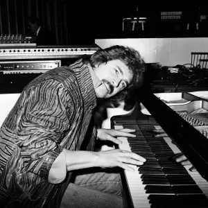 Singing star Engelbert Humperdinck. 1st February 1987 Singing star Engelbert Humperdinck. 1st February 1987