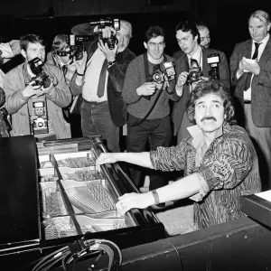 Singing star Engelbert Humperdinck. 1st February 1987 Singing star Engelbert Humperdinck. 1st February 1987