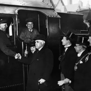 Sir Frederick Stamp, Chairman of the LM+S Railway shakes hands with Mr Fred Davis Sir Frederick Stamp, Chairman of the LM+S Railway shakes hands with Mr Fred Davis