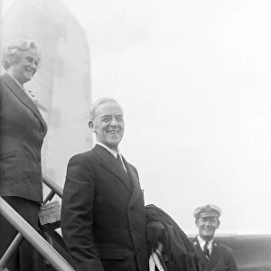 Sir Stafford Cripps arrives home from Switzerland. 1949 019799 / 1