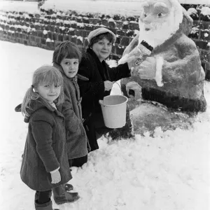 Skelmanthorpe First School pupils admire a snow sculpture of Father Christmas by Karen
