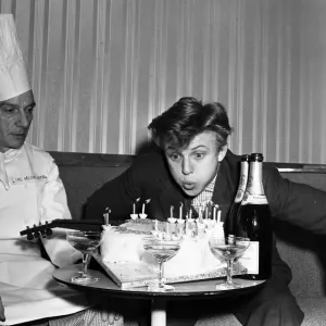 Skiffle guitarist Tommy Steele was overwhelmed with birthday cards as he celebrated his