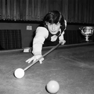 Le joueur de snooker Jimmy White photographié à la table au Kingston Snooker Hall où il. Le joueur de snooker Jimmy White photographié à la table au Kingston Snooker Hall où il.
