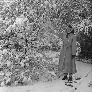 Snow in April. Snow scenes in Tadworth, Surrey. Tadworth is a large suburban Snow in April. Snow scenes in Tadworth, Surrey. Tadworth is a large suburban