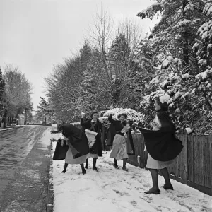 Snow in April. Snow scenes in Tadworth, Surrey. Tadworth is a large suburban Snow in April. Snow scenes in Tadworth, Surrey. Tadworth is a large suburban
