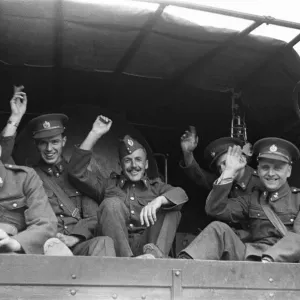 Soldiers of the 30th Surrey Searchlight Regiment an air defence unit of Britain Soldiers of the 30th Surrey Searchlight Regiment an air defence unit of Britain
