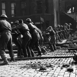 Soldiers of the 8th Manchester Regiment at Ardwick Green working together to clear Soldiers of the 8th Manchester Regiment at Ardwick Green working together to clear