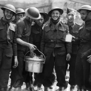 Soldiers helping to clear up the wreckage after an air raid on the city of Hull Soldiers helping to clear up the wreckage after an air raid on the city of Hull