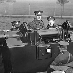 Soldiers in the Hull and East Yorkshire area working with a range finder