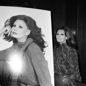Sophia Loren pictured in London, promoting her new perfume Sophia Sophia Loren pictured in London, promoting her new perfume Sophia