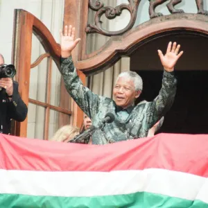 Nelson Mandela Waving from South Africa House Balcony Print