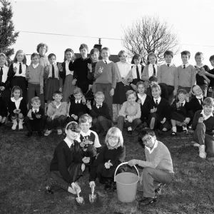 Bulbenplatten von South Crosland CE Junior School an der Ecke Moor Lane in Netheron