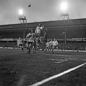 Southampton 2 -5 Manchester United, League Division One match Southampton 2 -5 Manchester United, League Division One match