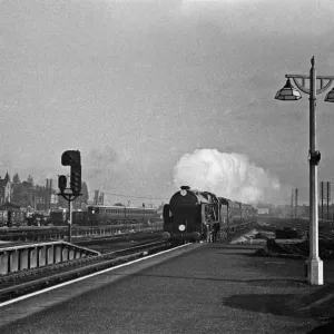 Southern Railways King Arthur Class locomotive Sir Harry Le Fiske Lake thunders through Southern Railways King Arthur Class locomotive Sir Harry Le Fiske Lake thunders through