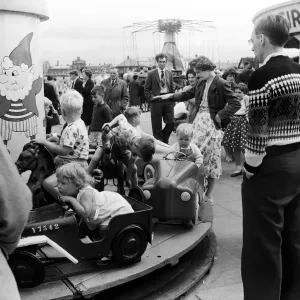 Southport, Merseyside, el parque de diversiones infantil siempre está lleno con jóvenes.