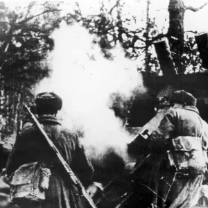 Soviet heavy guns in action the battle against the German Army during the Second World