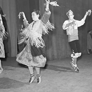 Spanish Dancers Feb 1952 C831 / 3