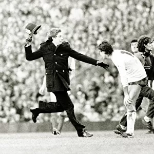 Spectator runs onto football pitch chased by policeman Arsenal v Tottenham