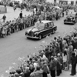 Queen Elizabeth II and Prince Philip in Eston, Silver Jubilee Tour Print