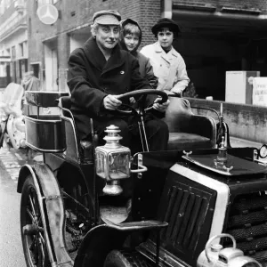 Spike Milligan off for a drive in the rain in a 1901 Durkopp loaned from the Montague