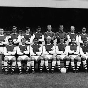 Sport - Football - Arsenal - Team 1967-68 Back Row - L to R - Gordon Neilson